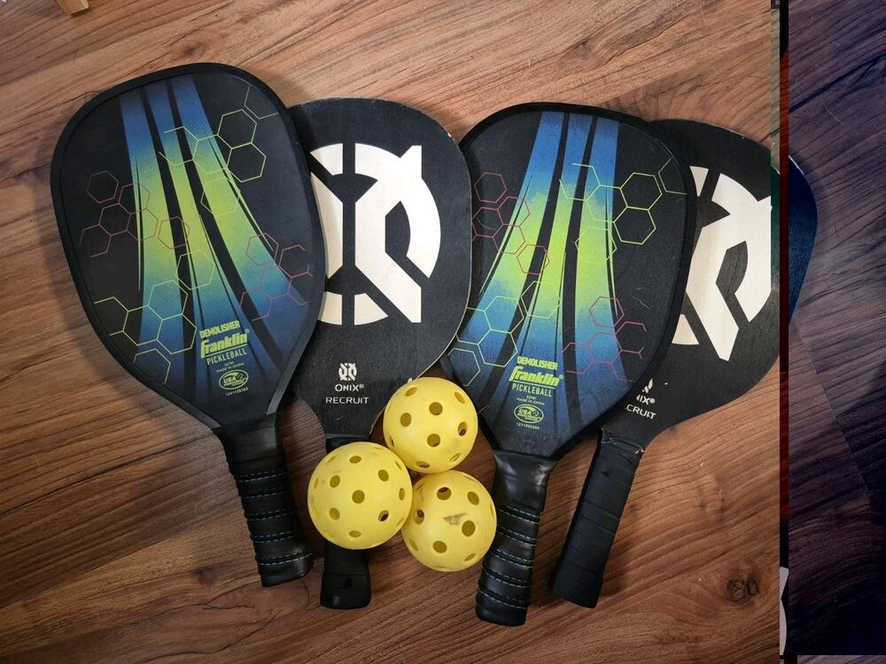 Pickleball Paddle & Ball Set 4 Franklin & Onix Paddles & 3 Balls Used S33